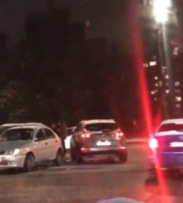 У Луцьку, на Карпенка-Карого, – аварія: утворився великий затор (відео)