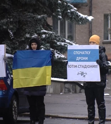 Життя військових важливіші, ніж бруківка: у Рівному зібрався мітинг (ВІДЕО)
