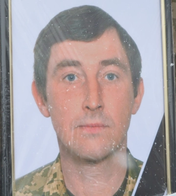 У Лебедині провели в останню дорогу солдата Юрія Донічева У Лебедині провели в останню дорогу солдата Юрія Донічева