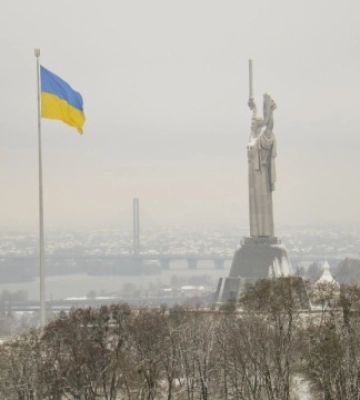 У Києві негода пошкодила найбільший прапор країни
