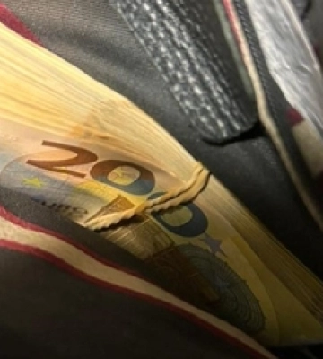В «Устилузі» зловили чоловіка, який заховав від митників 14 тисяч євро 