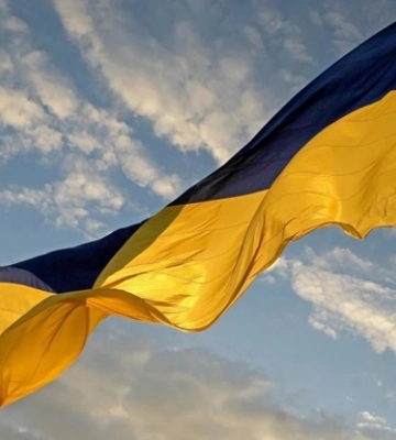 Ураган повредил самый большой флаг Украины
