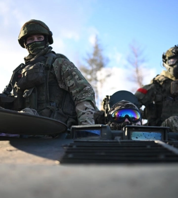 Демилитаризация продолжается: шторм в Крыму смыл защитные сооружения ВС РФ (видео)