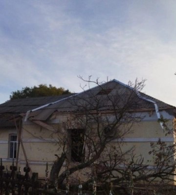 Сили РФ вдарили по Херсону, постраждала літня жінка – ОВА