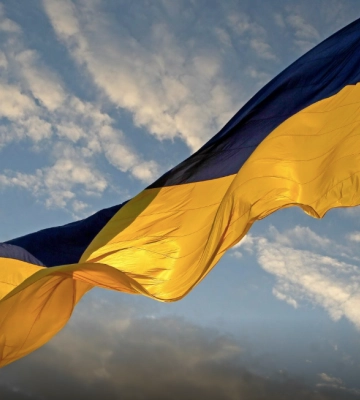 У Києві вітер пошкодив найбільший прапор країни, його замінять на новий - КМДА