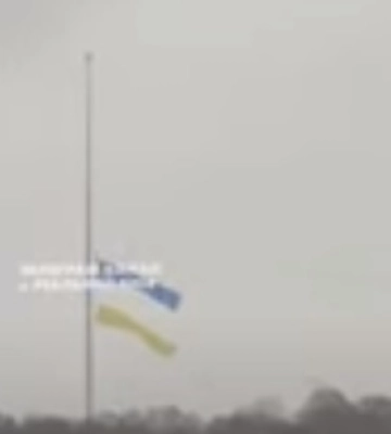 В Киеве ветер повредил самый большой флаг страны, его заменят на новый - КГГА