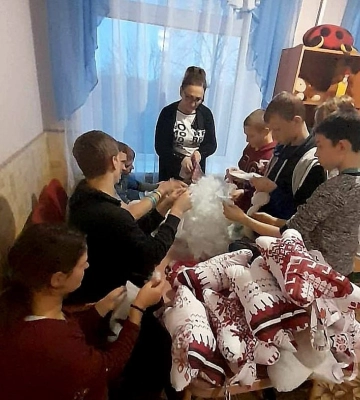 Вчителі та учні Бобринецької спеціальної школи Кіровоградської обласної ради передали на опікове відділення обласної лікарні&amp;hellip;
