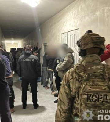 У колонії викрито організовану групу зеків-шахраїв, які обдурювали людей на сотні тисяч гривень
