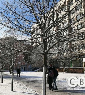 Снігова казка чи виклик комунальникам? Кропивницький у сніговій заметілі (фоторепортаж)