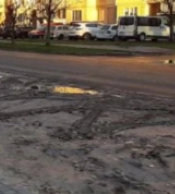 На Кравчука водії зробили стоянку із зеленої зони: їх штрафують