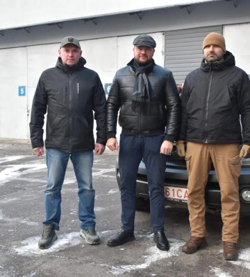 Працівники Луцької міської ради купили авто для 100-ї бригади тероборони