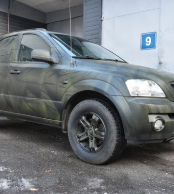 Мер Луцька Ігор Поліщук передав військовим автомобіль КІА