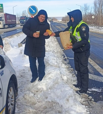 Поліцейські розповіли про чергування під час негоди