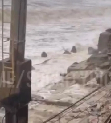 Появилось видео поврежденной стихией железной дороги в РФ