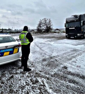 На тарасах Запорізькій області відкривають пункти стоянок вантажівок та легковиків