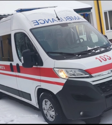 Восьмі пологи: волинянка передчасно народила шестимісячних двійнят у «швидкій»