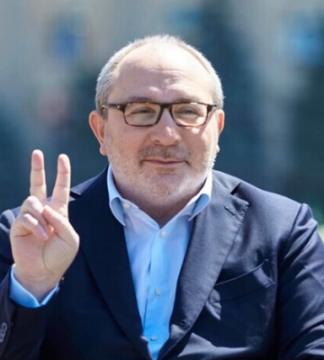 Син Кернеса повідомив, що його батько помер раніше і вперше показав свідоцтво про смерть