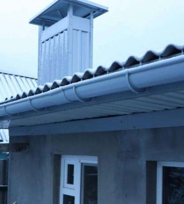 У Дніпрі мешканці будинків, які зазнали руйнувань через ракетні атаки рф, відбудовуються коштом міста