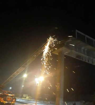 У Кропивницькому частково обвалився пішохідний міст 