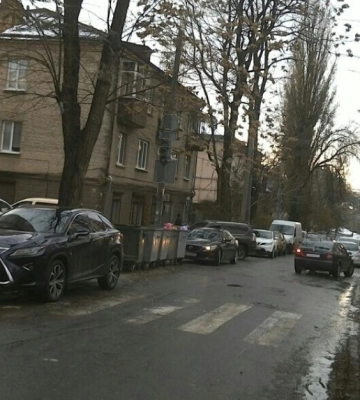 Більш ніж 3 тисячі штрафів виписали минулого тижня у Дніпрі порушникам паркування