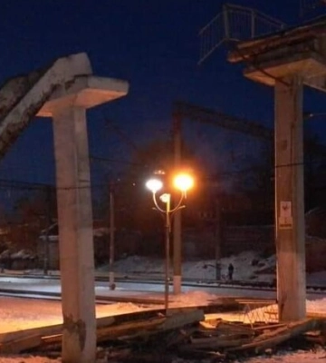 У Кропивницькому частково обвалився пішохідний міст 