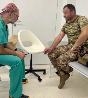 У Львові британський спеціаліст завершив другу місію з лікування болю