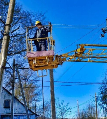 Негода на Київщині: енергетики повертають світло, у КОВА розповіли, як далі працюватимуть школи