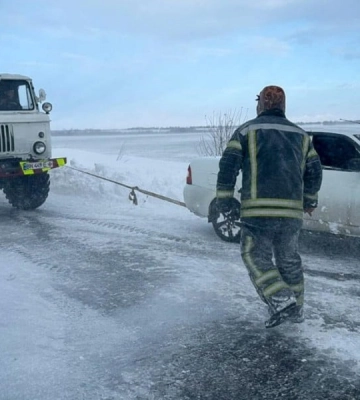 На Одещині вчителька провела онлайн-урок в заметеному автобусі (відео)
