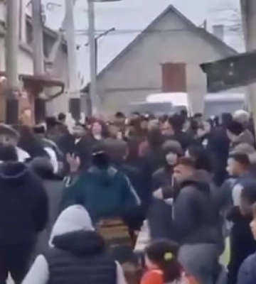 На Закарпатті вибори ромського «барона» закінчилися масовою бійкою і вбивством. Відео