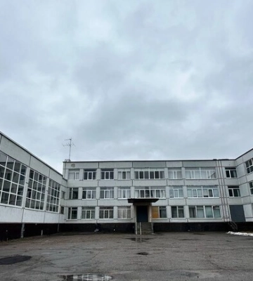 На Салтівці ремонтують постраждалу від обстрілів гімназію