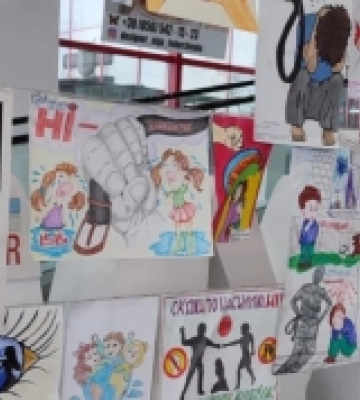 У Миколаєві поліцейські представити виставку дитячих малюнків на тему протидії насильству