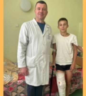У Рівненській обласній дитячій лікарні прооперували підлітка з важким переломом ноги. ФОТО