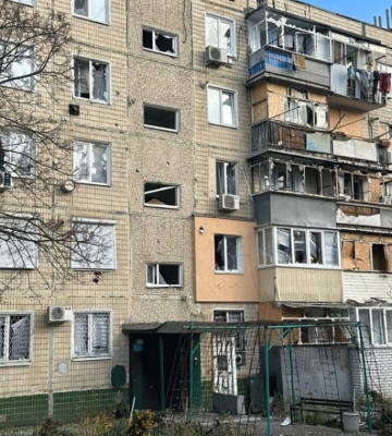 РФ вдарила по підприємству в Запоріжжі та п’ятиповерхівці в Нікополі — що відомо