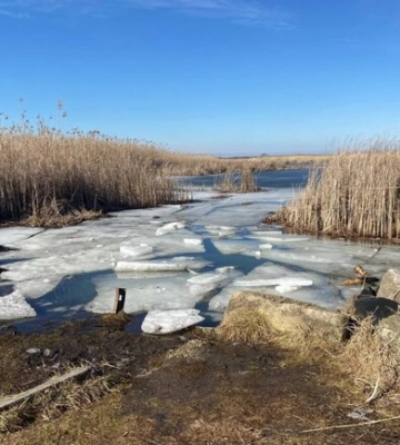 Был по плечи в воде: в Запорожье патрульные спасли упавшего в реку подростка
