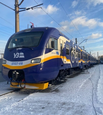 Народжений в Луганську, модернізований на КЕВРЗ: електропоїзд вирушає до Дніпра