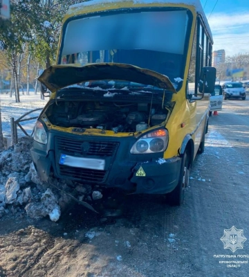 У Кропивницькому маршрутка врізалася в Renault