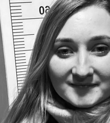 «Слідчий зверхньо спілкувався». У Києві поліція затримала волонтерку та погрожувала вручити повістку