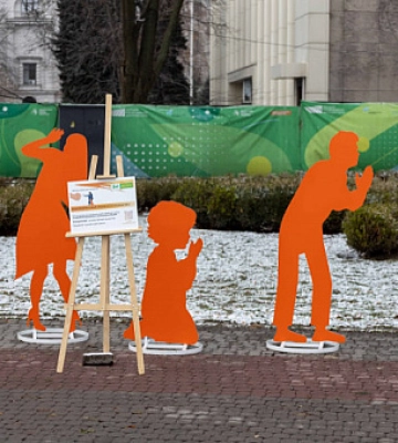 На Дніпропетровщині представили інсталяцію «16 днів проти насильства»