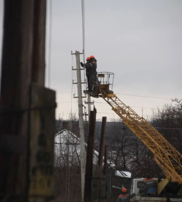 У деокупованому селі на Харківщині частково відновили електропостачання 