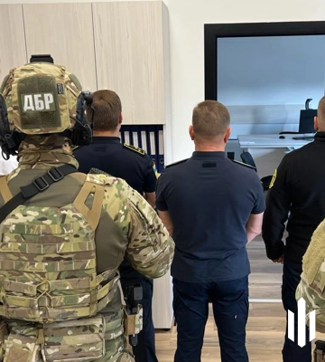 Львівські митники дозволили завезти в Україну 41 автомобіль без сплати мита Львівські митники дозволили завезти в Україну 41 автомобіль без сплати мита
