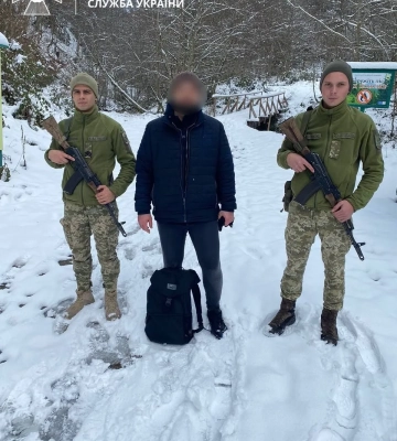 На Закарпатті прикордонники затримали чоловіка, який в негоду намагався втекти до Румунії через гори