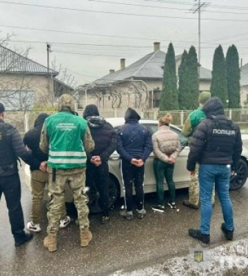 Поліція Закарпаття затримали організаторку каналу переправлення військовозобовʼязаних через кордон