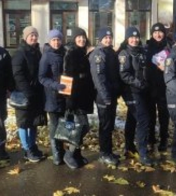 У Миколаєві поліцейські взяли участь в акції, присвяченої Міжнародній кампанії «16 днів активізму проти насильства»