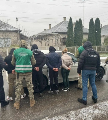 На Закарпатті мати із сином організували «сімейний бізнес» із незаконного переправлення через кордон «ухилянтів»