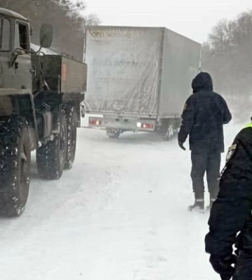 На Одещині 449 нарядів поліції надають допомогу людям, які стали заручниками негоди