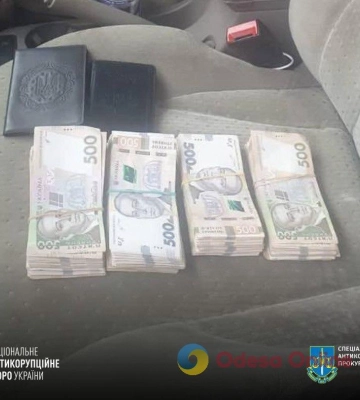 Намагався дати хабар командувачу ОСУВ &quot;Одеса&quot;: затриманому чоловікові повідомили про підозру