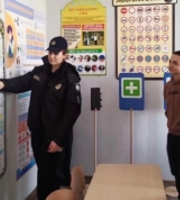 Урок безпеки життєдіяльності: у Кривоозерській громаді поліцейська провела заняття для школярів у «Класі безпеки»