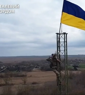 Українські прикордонники підняли державний прапор у пункті пропуску &quot;Бударки&quot; на кордоні з рф