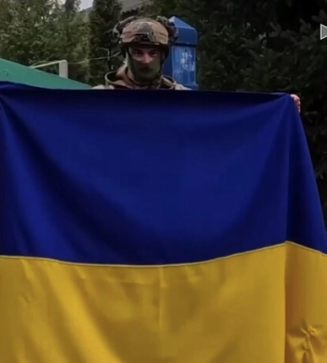 Прикордонники підняли прапор на пункті пропуску «Бударки» на кордоні з РФ (відео)
