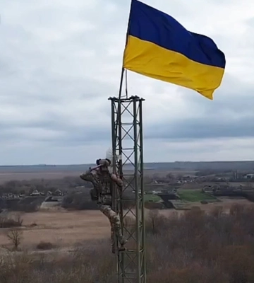 Українські прикордонники підняли державний прапор у пункті пропуску &quot;Бударки&quot; на кордоні з рф